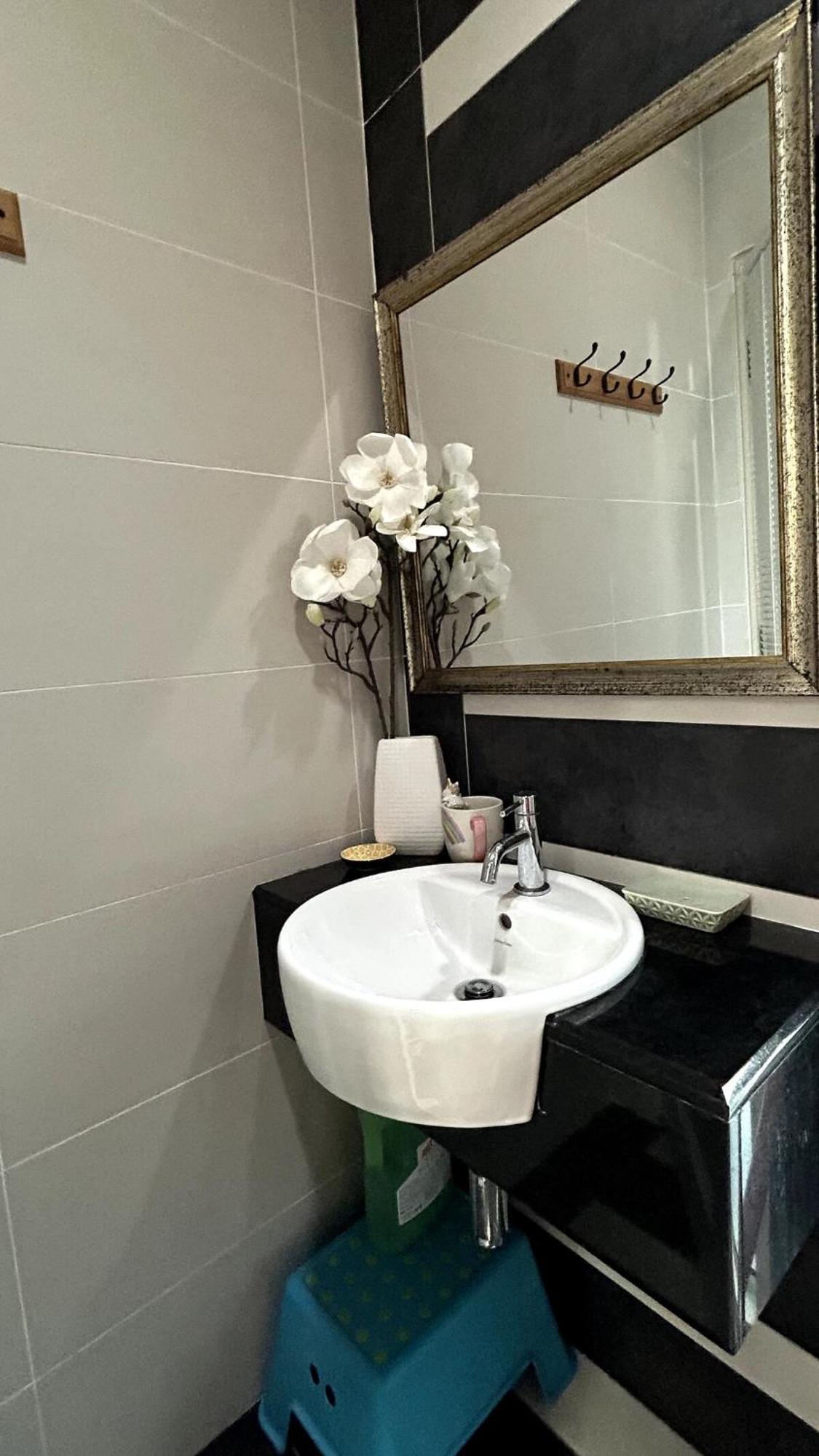 Entire Furnished Unit At * Kuala Lumpur